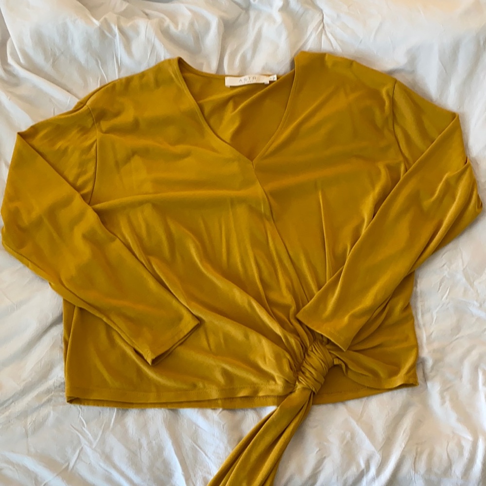 Gold Statement Top